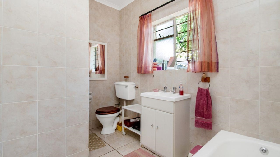4 Bedroom Property for Sale in Fontainebleau Gauteng