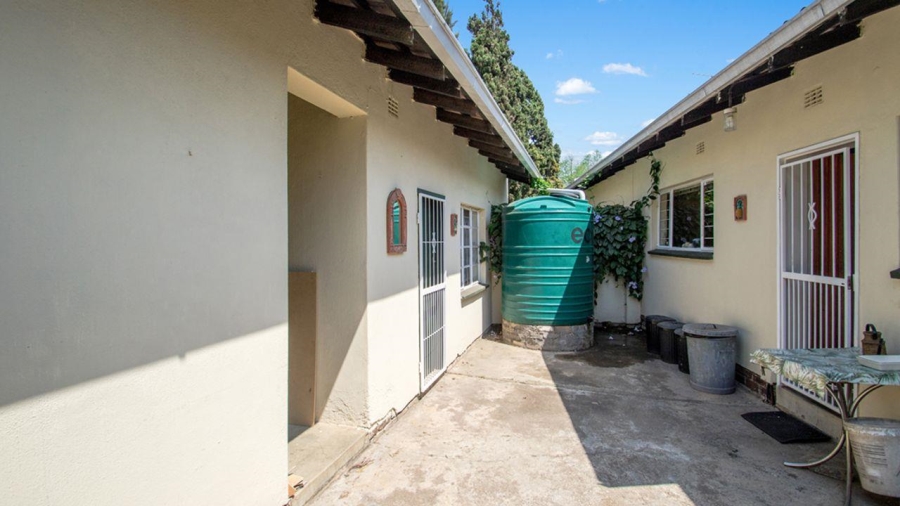 4 Bedroom Property for Sale in Fontainebleau Gauteng