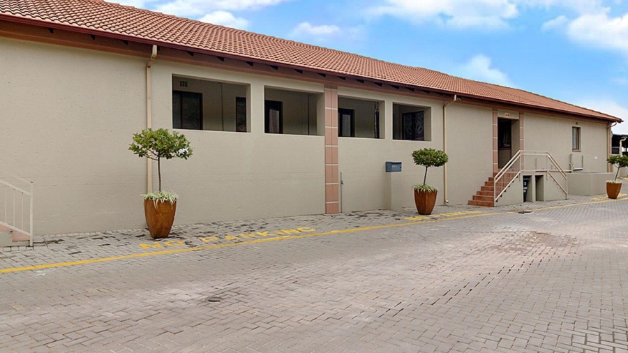 1 Bedroom Property for Sale in Constantia Kloof Gauteng