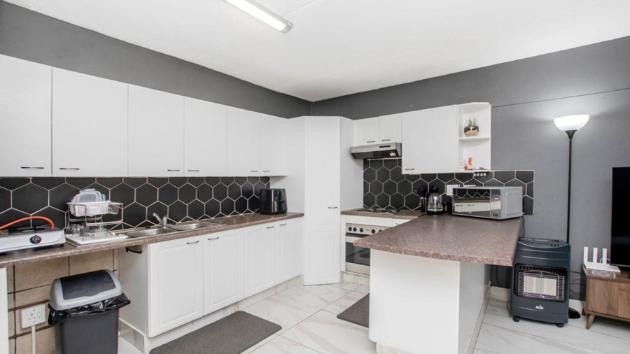 1 Bedroom Property for Sale in Constantia Kloof Gauteng