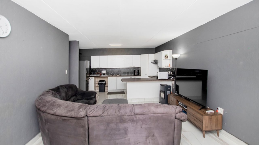 1 Bedroom Property for Sale in Constantia Kloof Gauteng