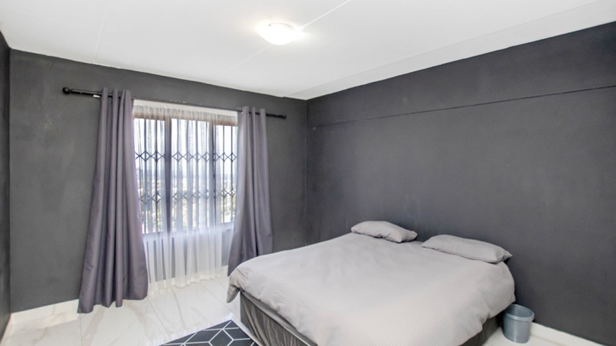 1 Bedroom Property for Sale in Constantia Kloof Gauteng