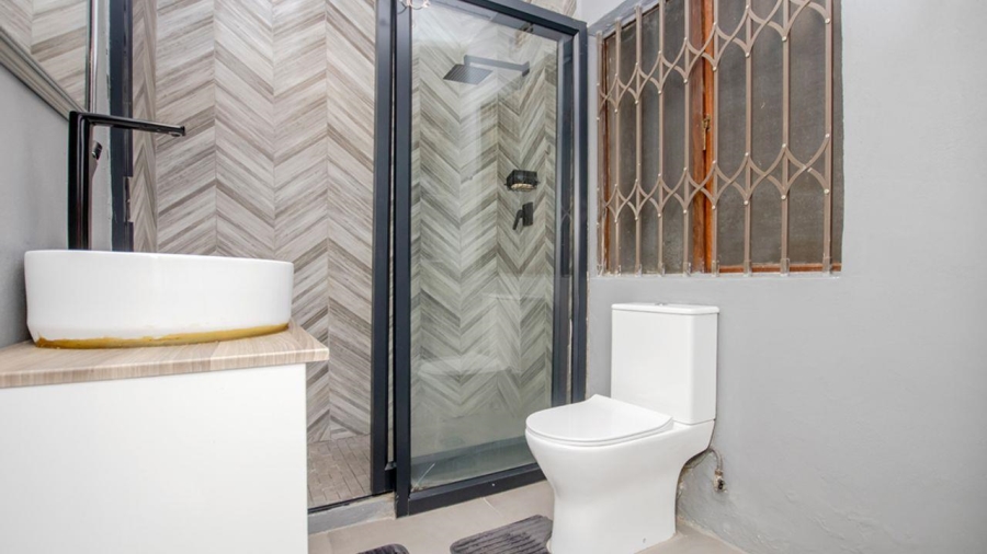 1 Bedroom Property for Sale in Constantia Kloof Gauteng