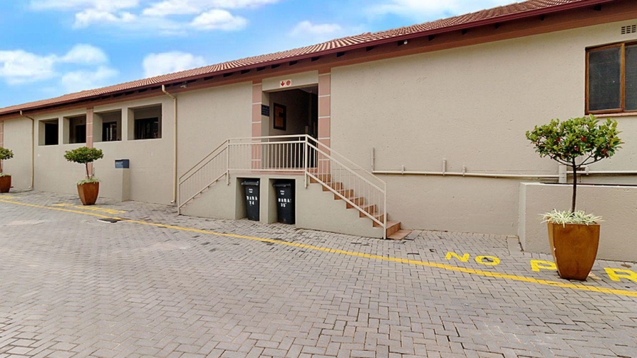 1 Bedroom Property for Sale in Constantia Kloof Gauteng