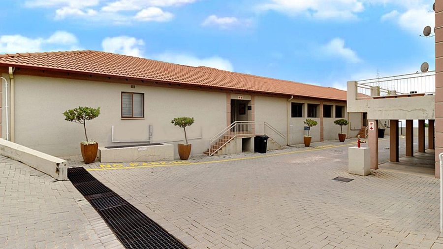 1 Bedroom Property for Sale in Constantia Kloof Gauteng