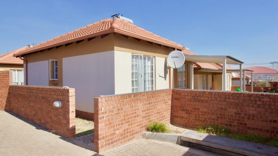 2 Bedroom Property for Sale in The Reeds Gauteng