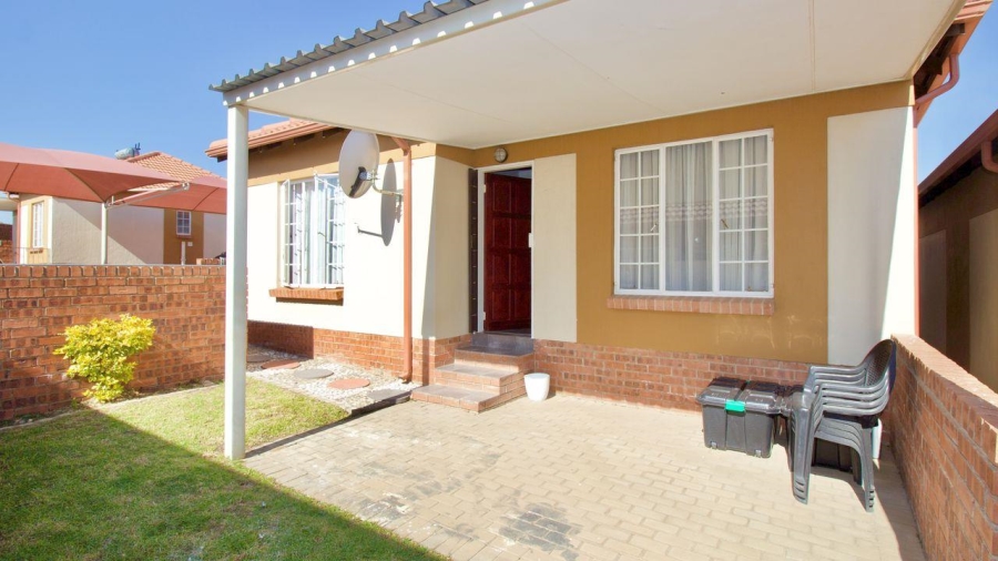 2 Bedroom Property for Sale in The Reeds Gauteng