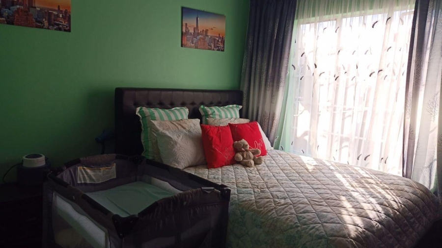 2 Bedroom Property for Sale in The Reeds Gauteng