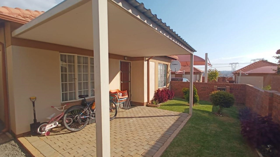 2 Bedroom Property for Sale in The Reeds Gauteng