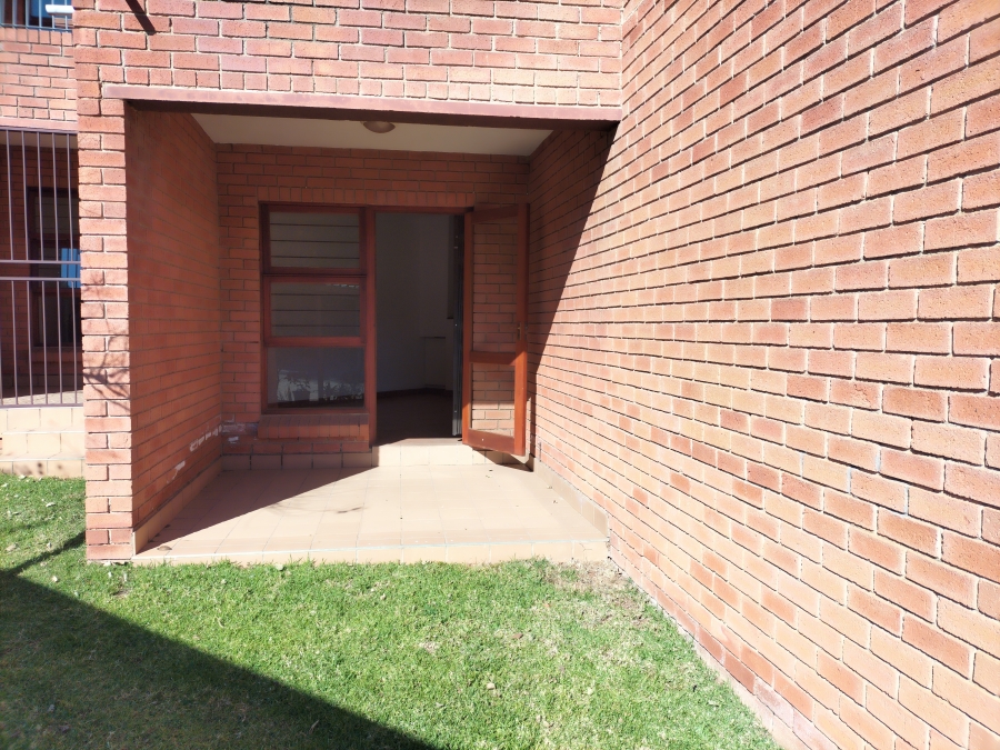 1 Bedroom Property for Sale in Honeydew Manor Gauteng