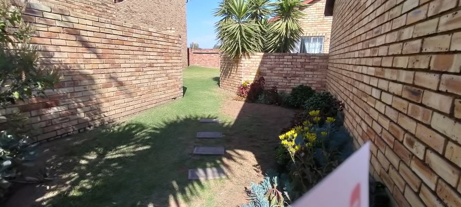3 Bedroom Property for Sale in Wilgeheuwel Gauteng