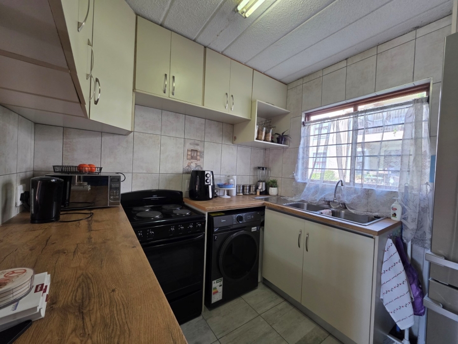 2 Bedroom Property for Sale in Robindale Gauteng