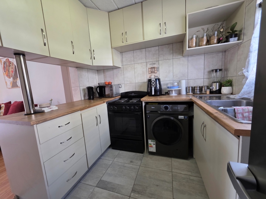 2 Bedroom Property for Sale in Robindale Gauteng