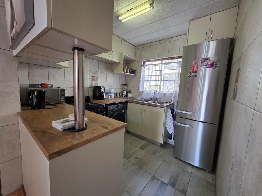 2 Bedroom Property for Sale in Robindale Gauteng