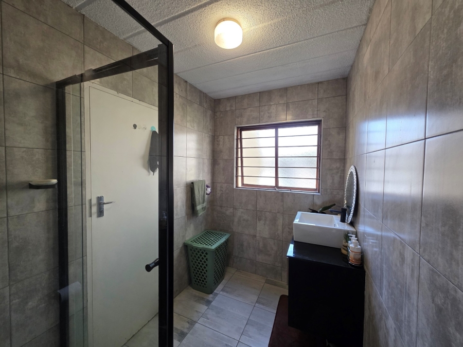 2 Bedroom Property for Sale in Robindale Gauteng
