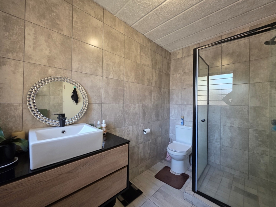 2 Bedroom Property for Sale in Robindale Gauteng