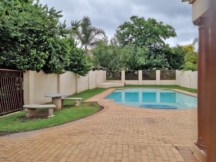 2 Bedroom Property for Sale in Robindale Gauteng