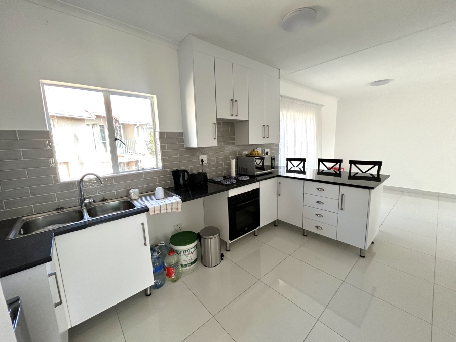 To Let 2 Bedroom Property for Rent in Vorna Valley Gauteng