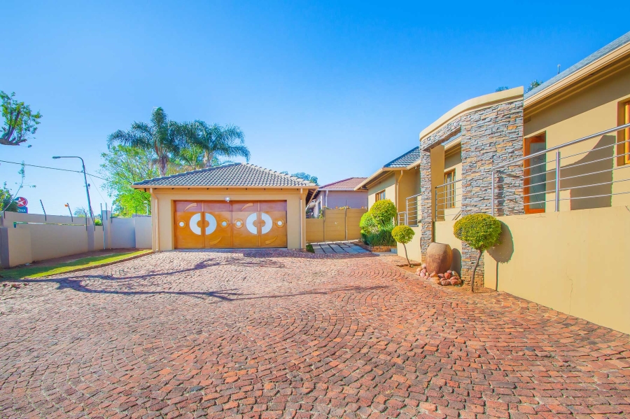 4 Bedroom Property for Sale in Linden Gauteng