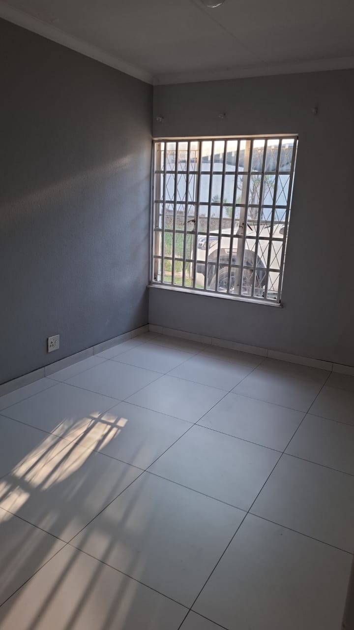 To Let 1 Bedroom Property for Rent in Noordwyk Gauteng