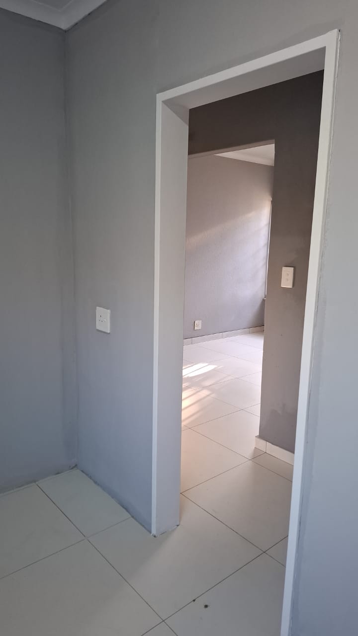 To Let 1 Bedroom Property for Rent in Noordwyk Gauteng