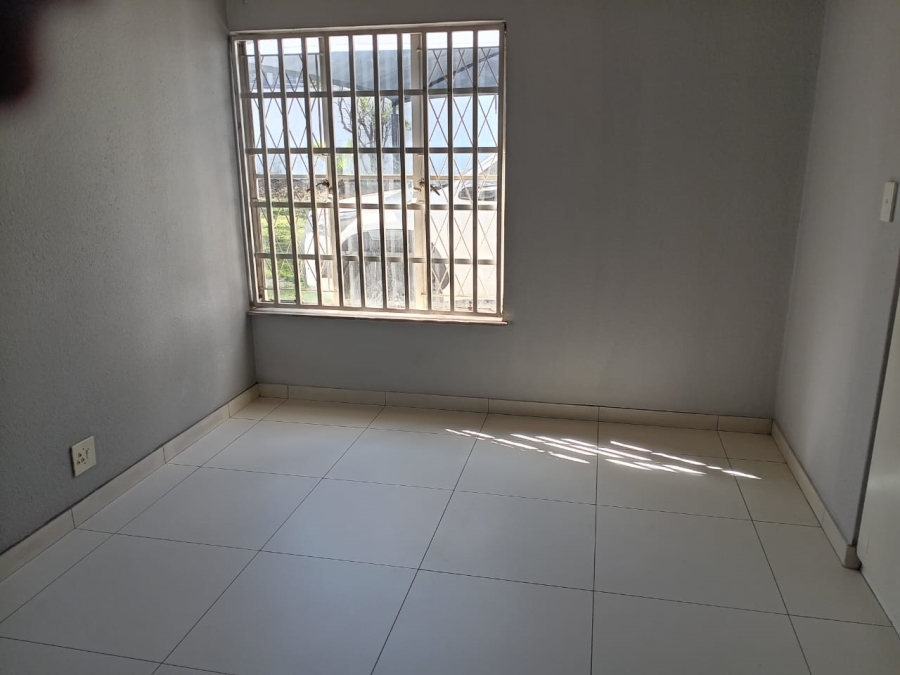 To Let 1 Bedroom Property for Rent in Noordwyk Gauteng