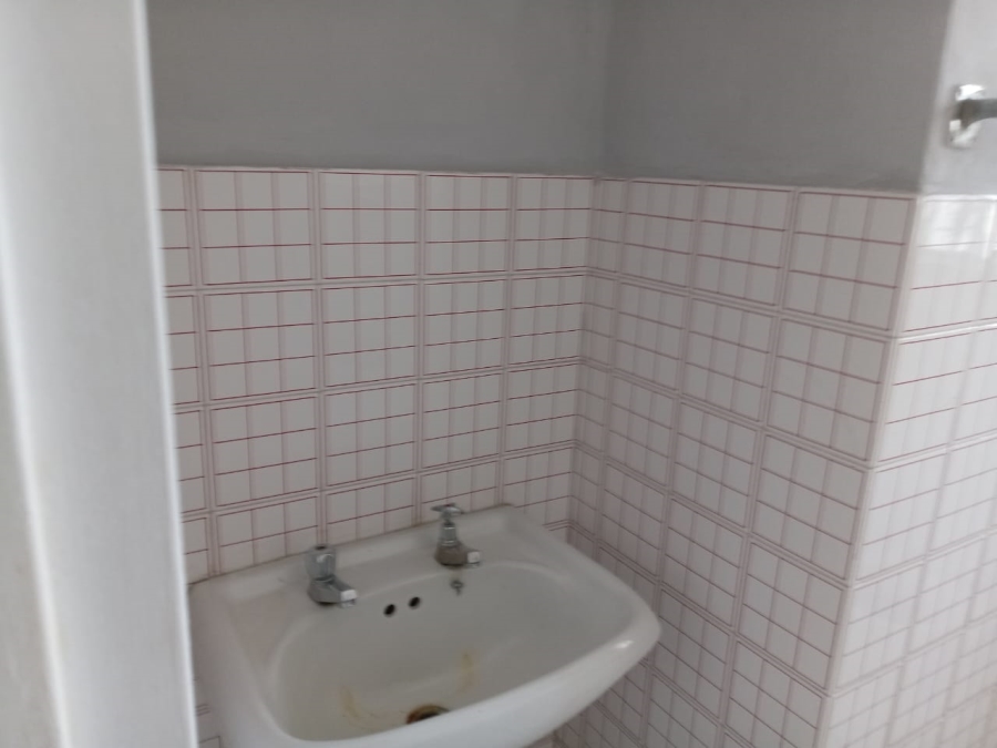 To Let 1 Bedroom Property for Rent in Noordwyk Gauteng