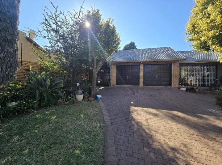 4 Bedroom Property for Sale in Glenvista Gauteng