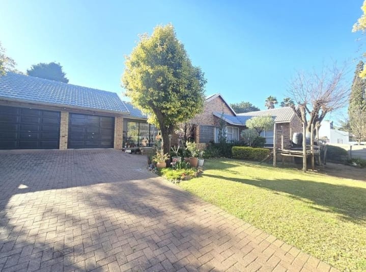 4 Bedroom Property for Sale in Glenvista Gauteng