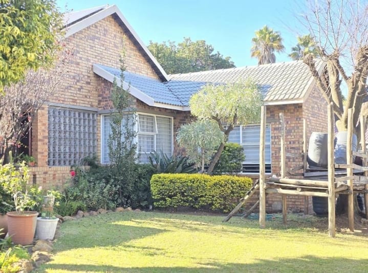 4 Bedroom Property for Sale in Glenvista Gauteng