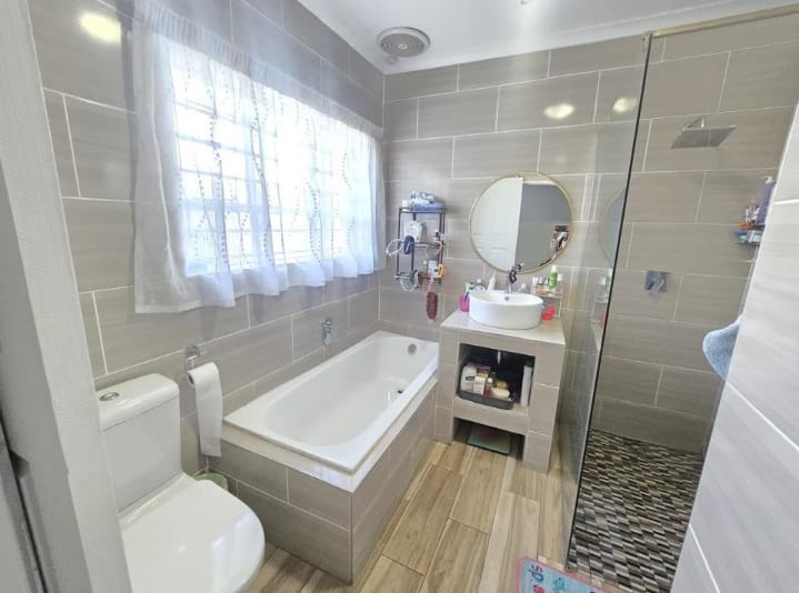 4 Bedroom Property for Sale in Glenvista Gauteng