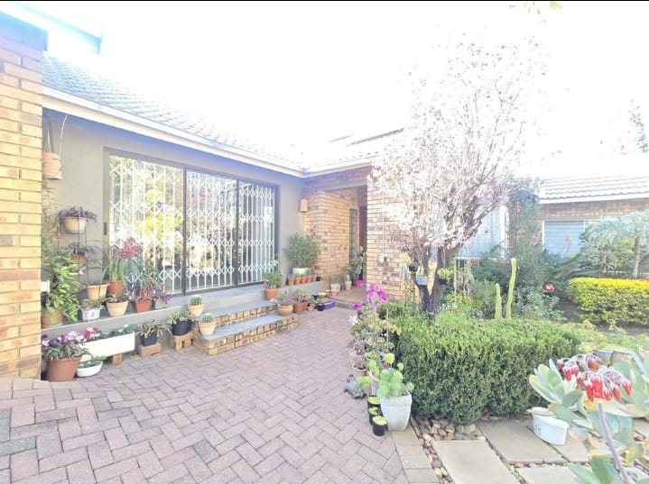 4 Bedroom Property for Sale in Glenvista Gauteng