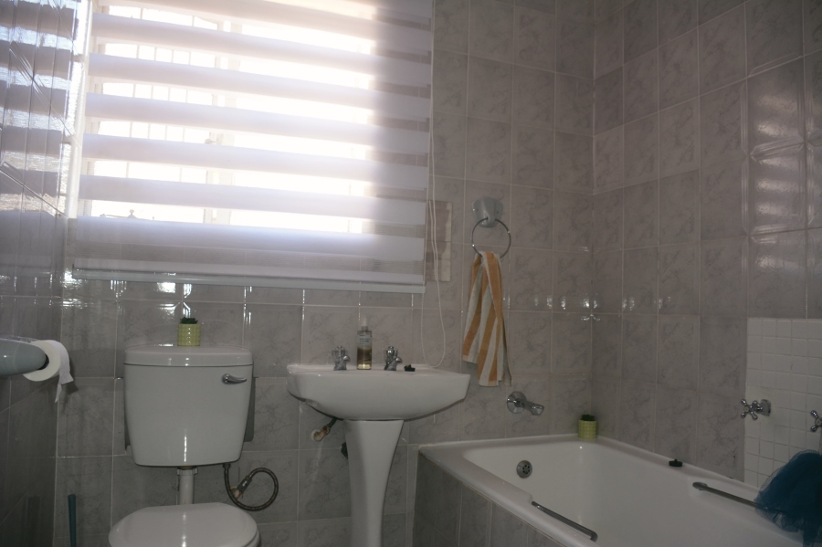 3 Bedroom Property for Sale in Roodekrans Gauteng