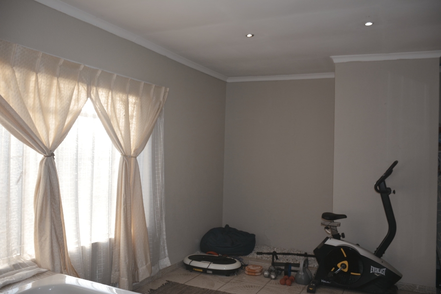 3 Bedroom Property for Sale in Roodekrans Gauteng