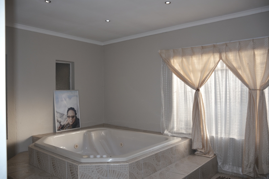 3 Bedroom Property for Sale in Roodekrans Gauteng