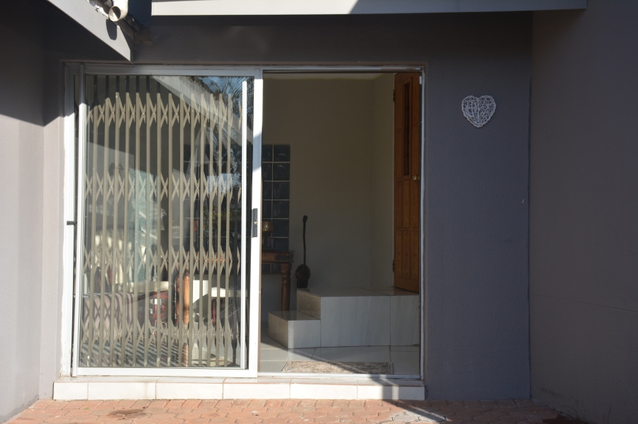 3 Bedroom Property for Sale in Roodekrans Gauteng