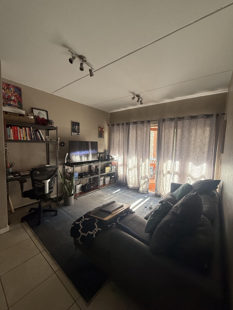 To Let 1 Bedroom Property for Rent in Douglasdale Gauteng