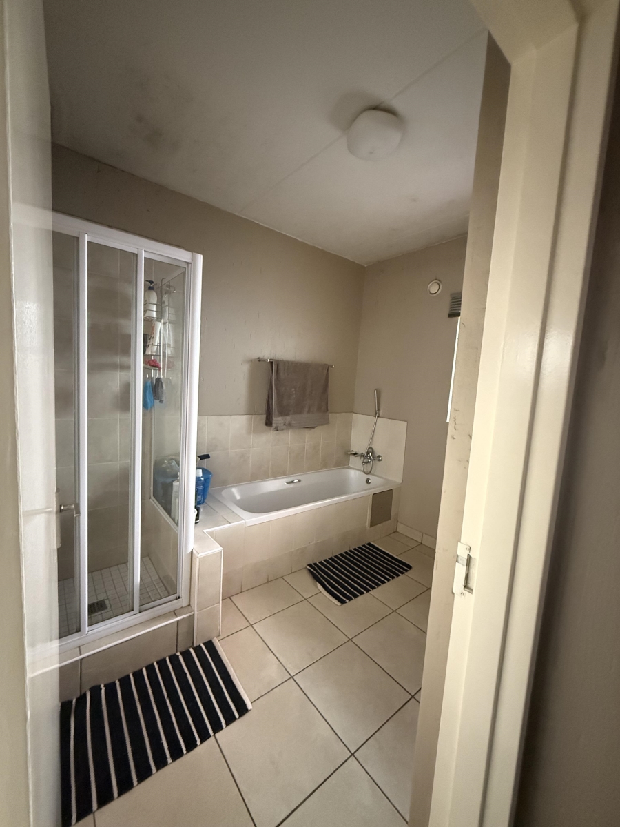 To Let 1 Bedroom Property for Rent in Douglasdale Gauteng