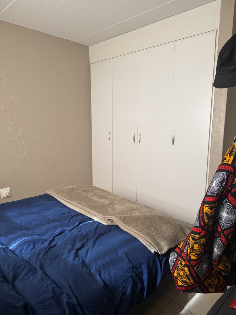 To Let 1 Bedroom Property for Rent in Douglasdale Gauteng
