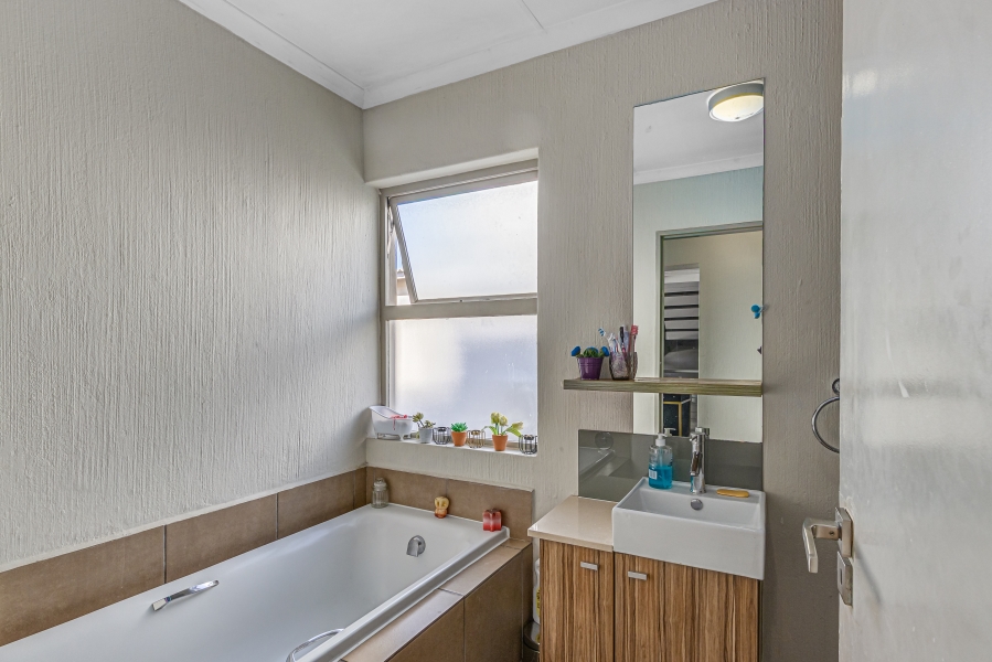 2 Bedroom Property for Sale in Lonehill Gauteng