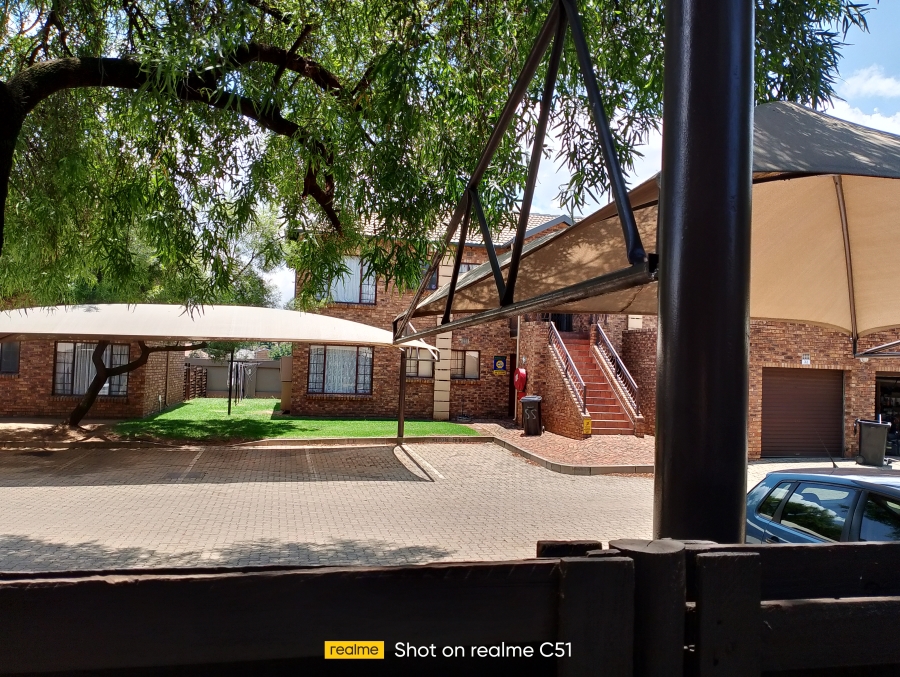 2 Bedroom Property for Sale in Sonneveld Gauteng