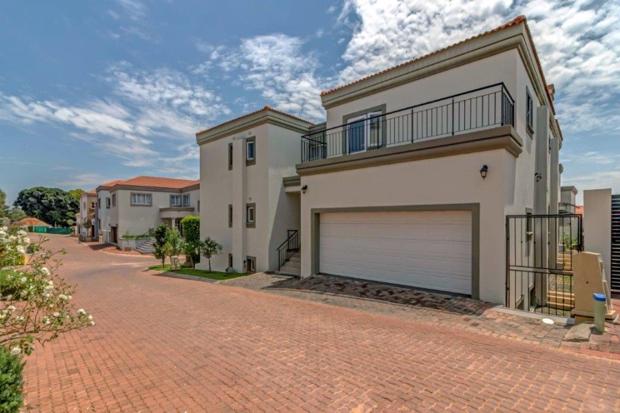 To Let 4 Bedroom Property for Rent in Hyde Park Gauteng