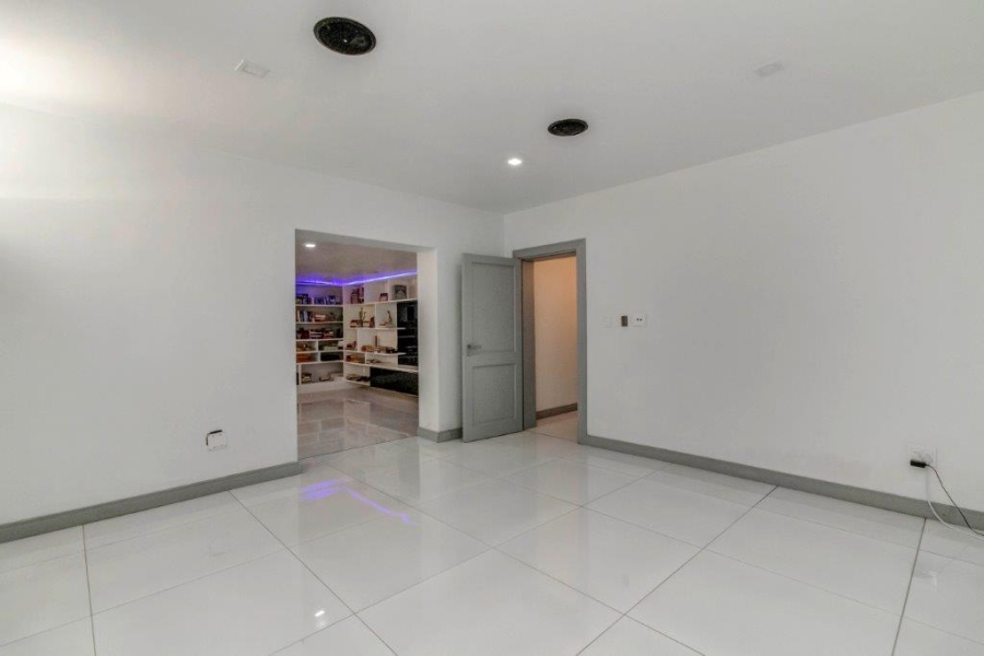 To Let 4 Bedroom Property for Rent in Hyde Park Gauteng