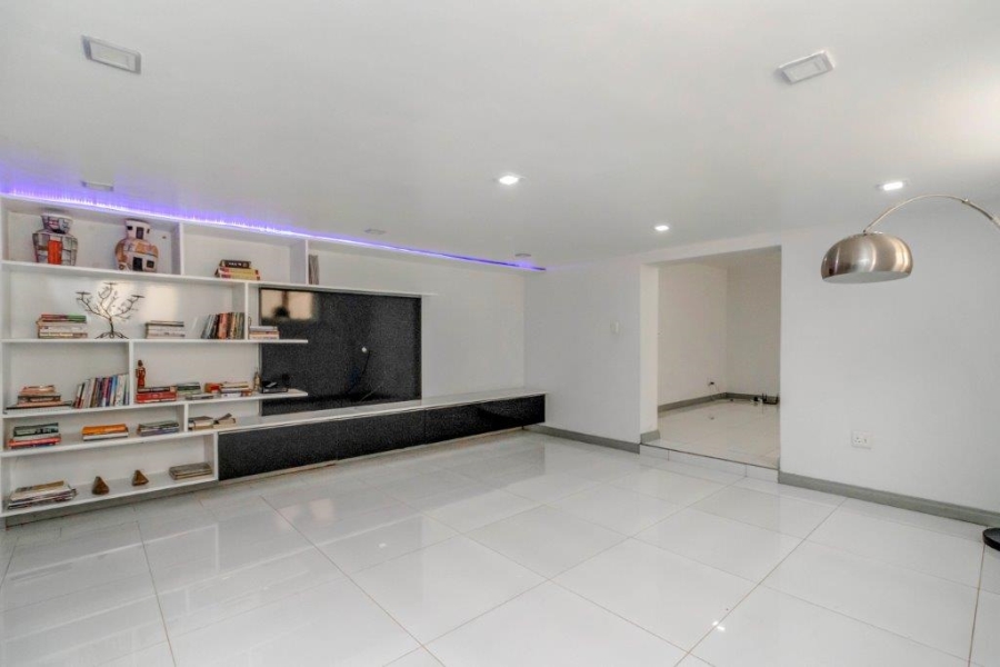 To Let 4 Bedroom Property for Rent in Hyde Park Gauteng