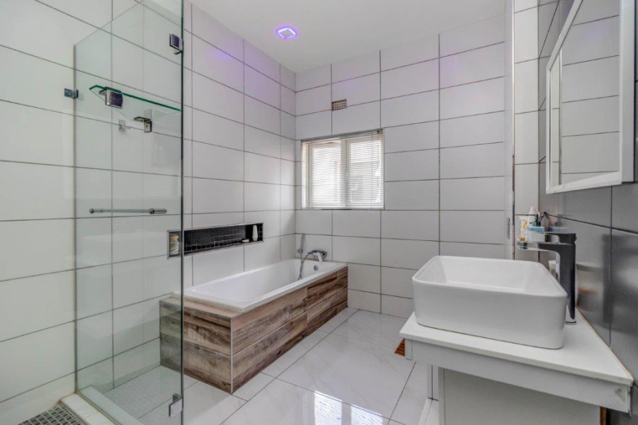 To Let 4 Bedroom Property for Rent in Hyde Park Gauteng