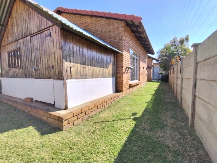To Let 2 Bedroom Property for Rent in Noordheuwel Gauteng