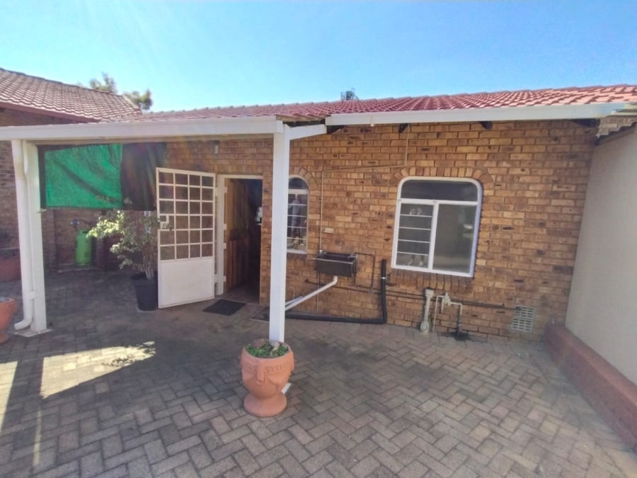 To Let 2 Bedroom Property for Rent in Noordheuwel Gauteng