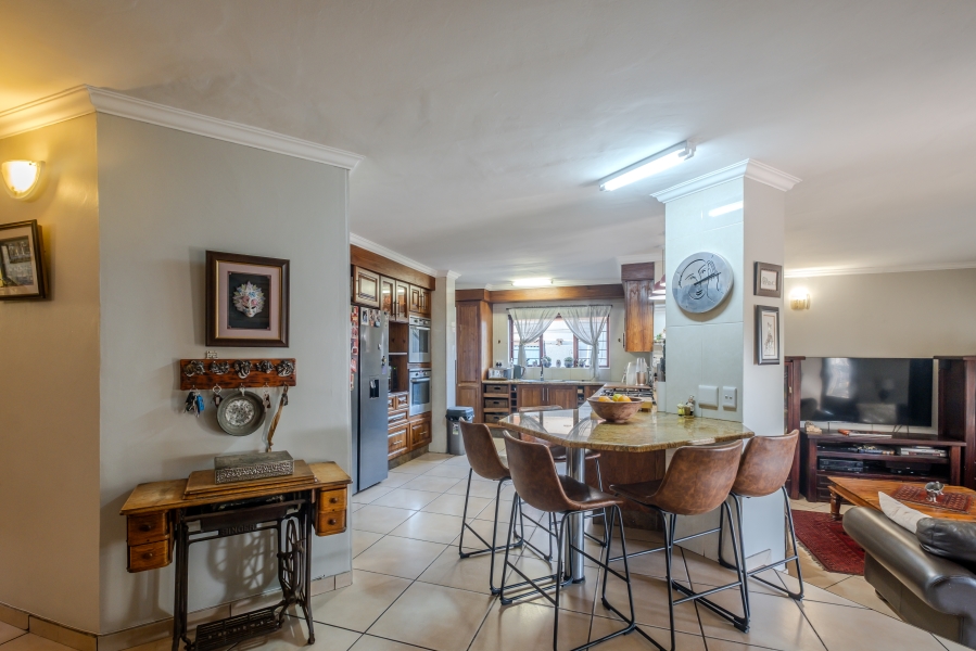 5 Bedroom Property for Sale in Moreleta Park Gauteng