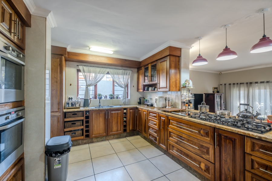 5 Bedroom Property for Sale in Moreleta Park Gauteng