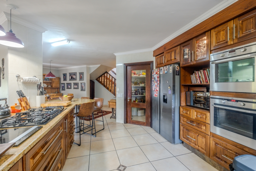 5 Bedroom Property for Sale in Moreleta Park Gauteng